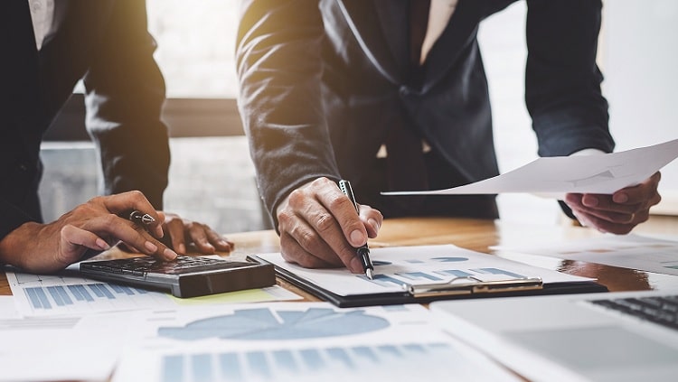 When is the Right Time to Consult a Certified Accountant?