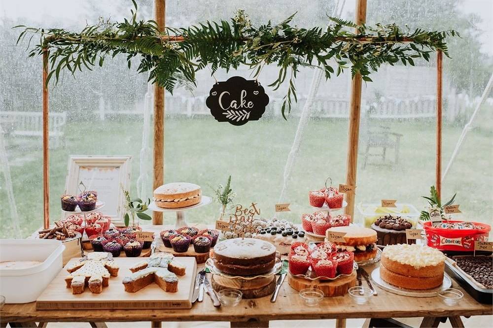 cake table setup